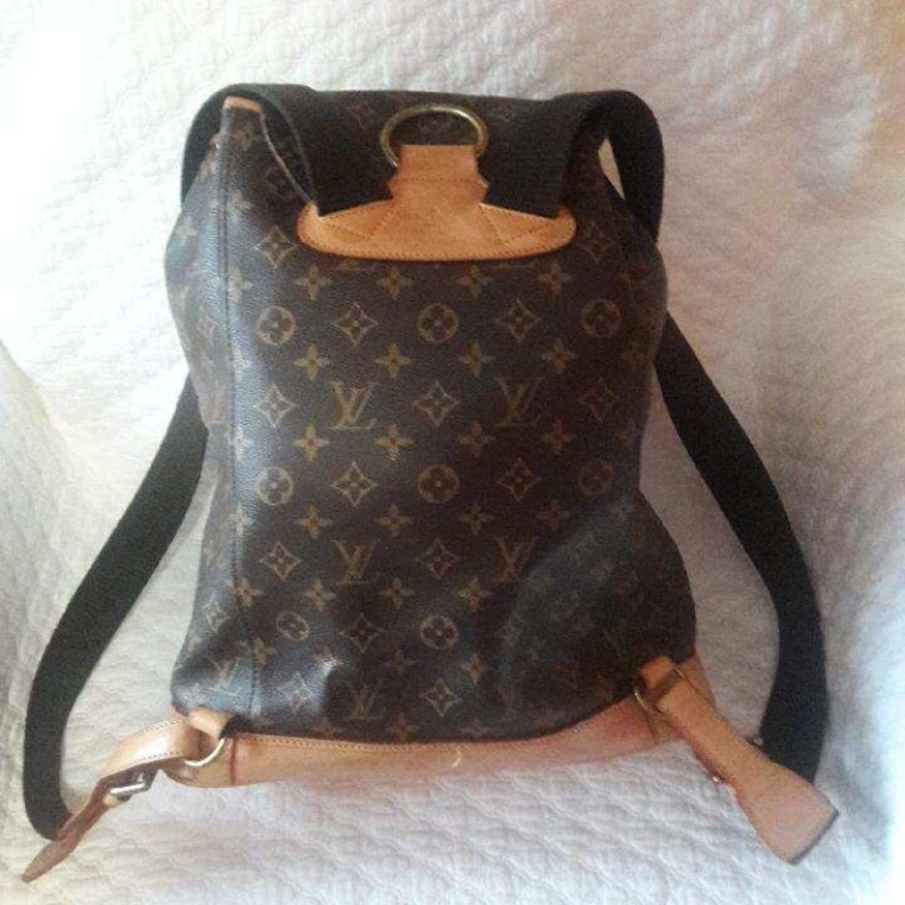 Backpack - Picture 2 of 7